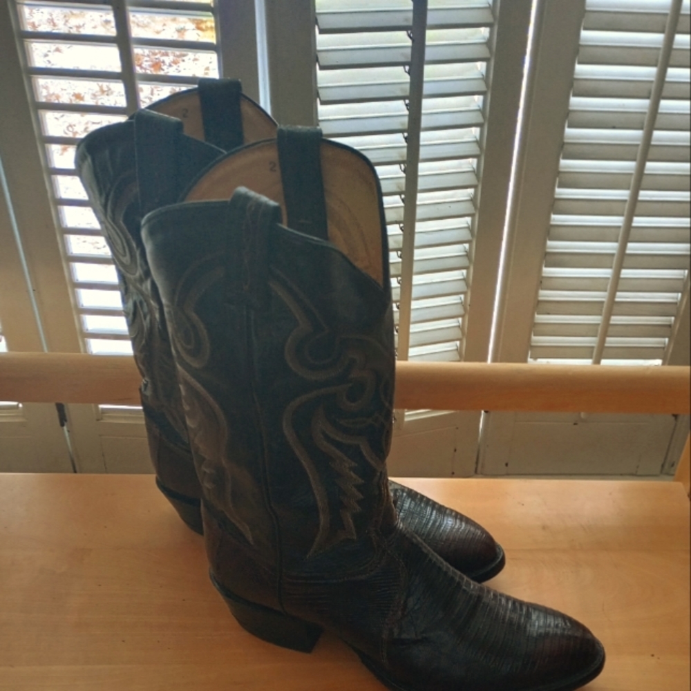 Brand New Tony Lama cowboy boots size 10 1/2 D.